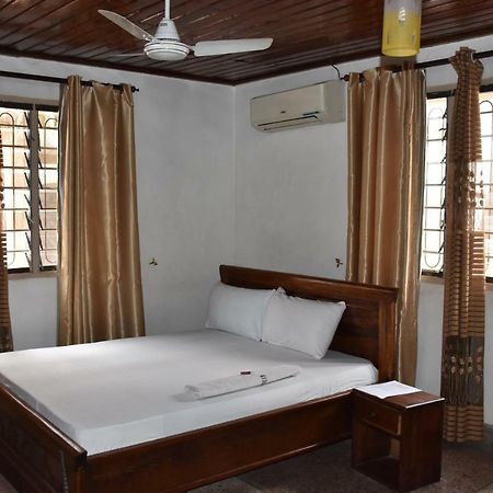 Kituri Royal Annex Bed & Breakfast Dar es Salaam Exterior photo