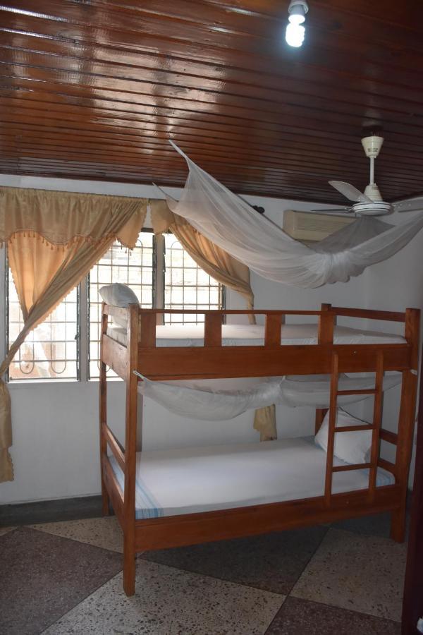 Kituri Royal Annex Bed & Breakfast Dar es Salaam Exterior photo